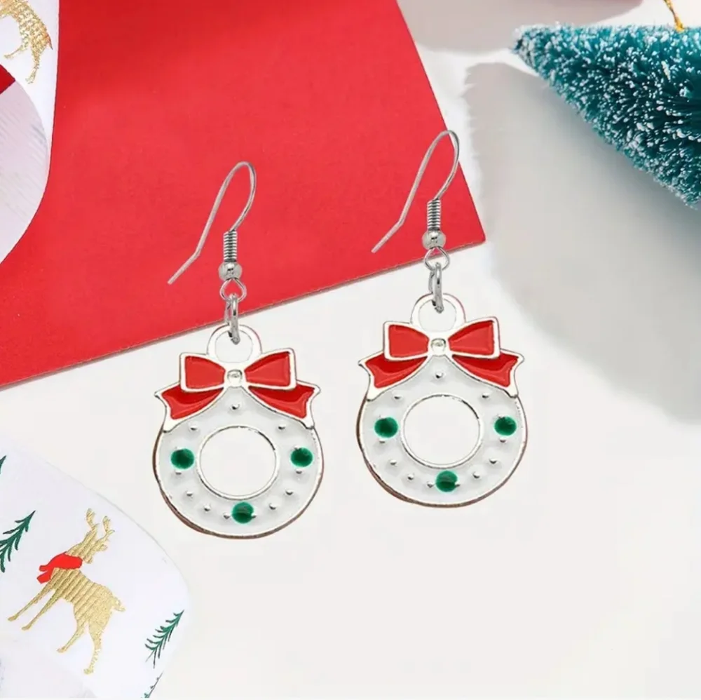 NEW Wreath Dangle Earrings